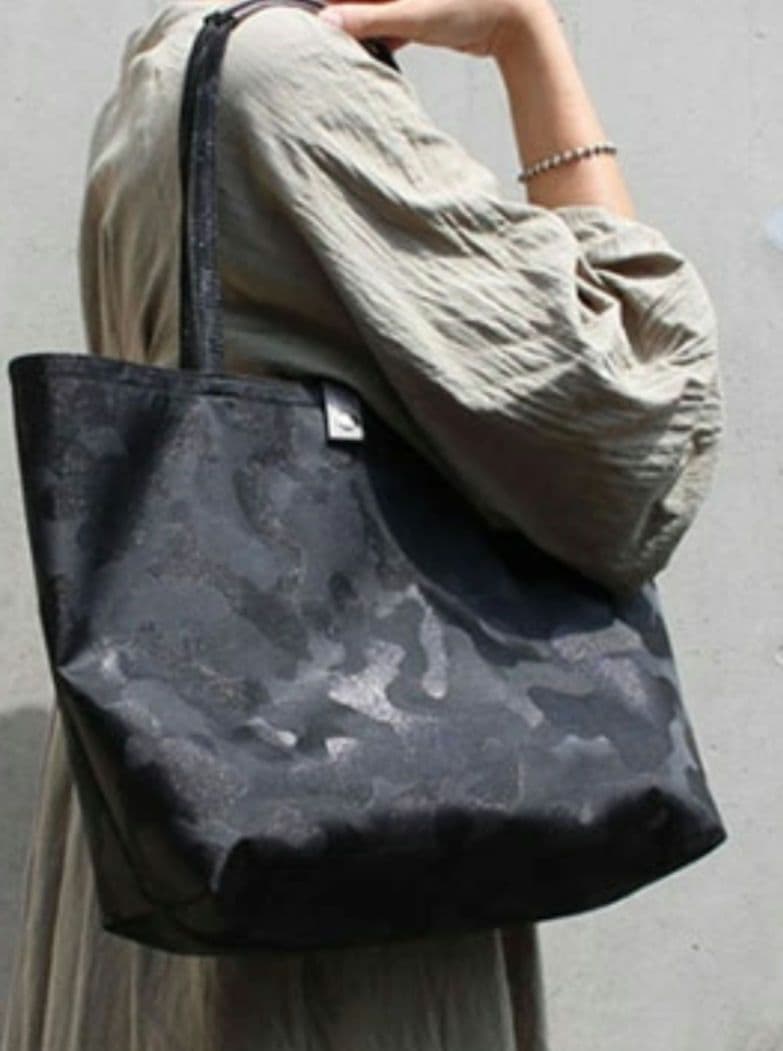 【新品未使用】サロンドアルファードグリッターカモフラエコバックＭ