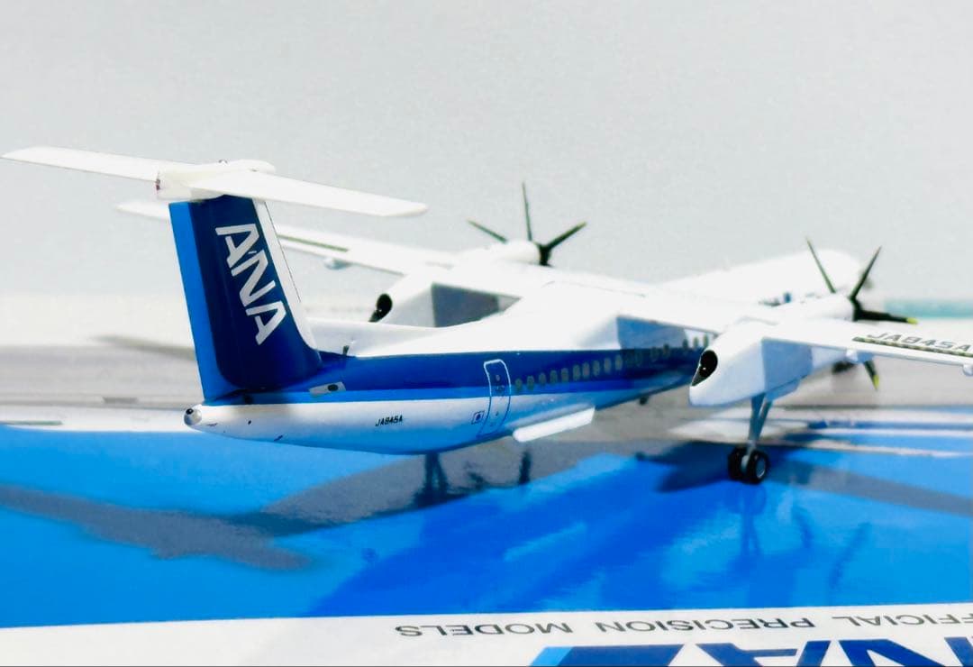 全日空商事 1/200 ANA DHC-8-400 DH28008