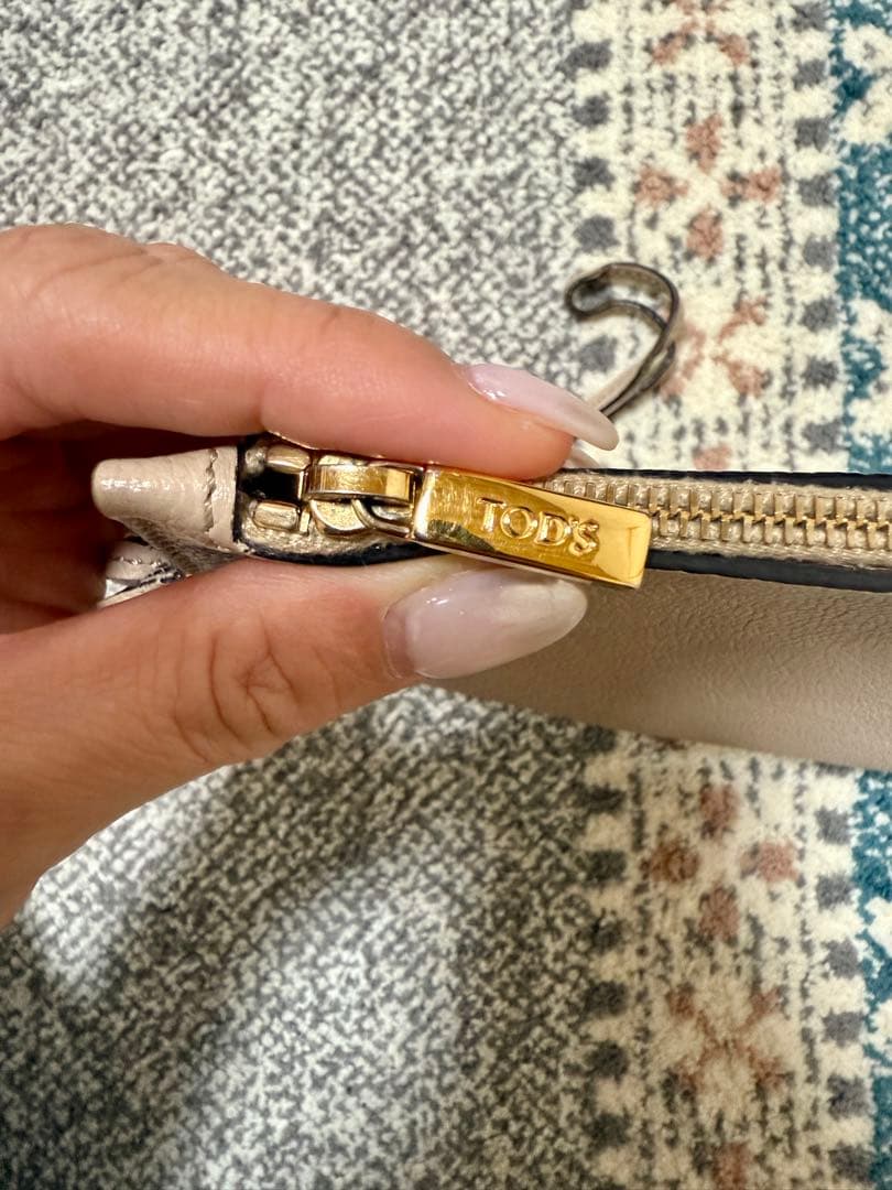 TOD'S タイムレスレザートートバッグ　ミディアム