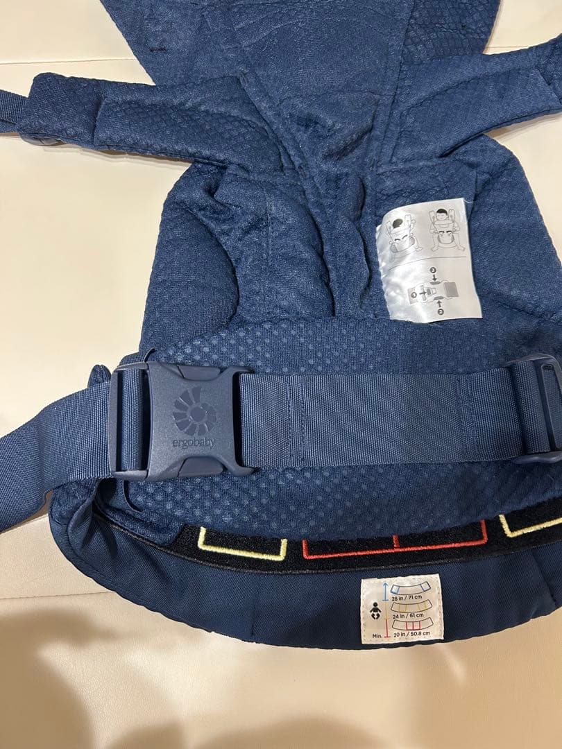 美品　エルゴベビー オムニブリーズ 抱っこ紐 ネイビー　ミッドナイトブルー