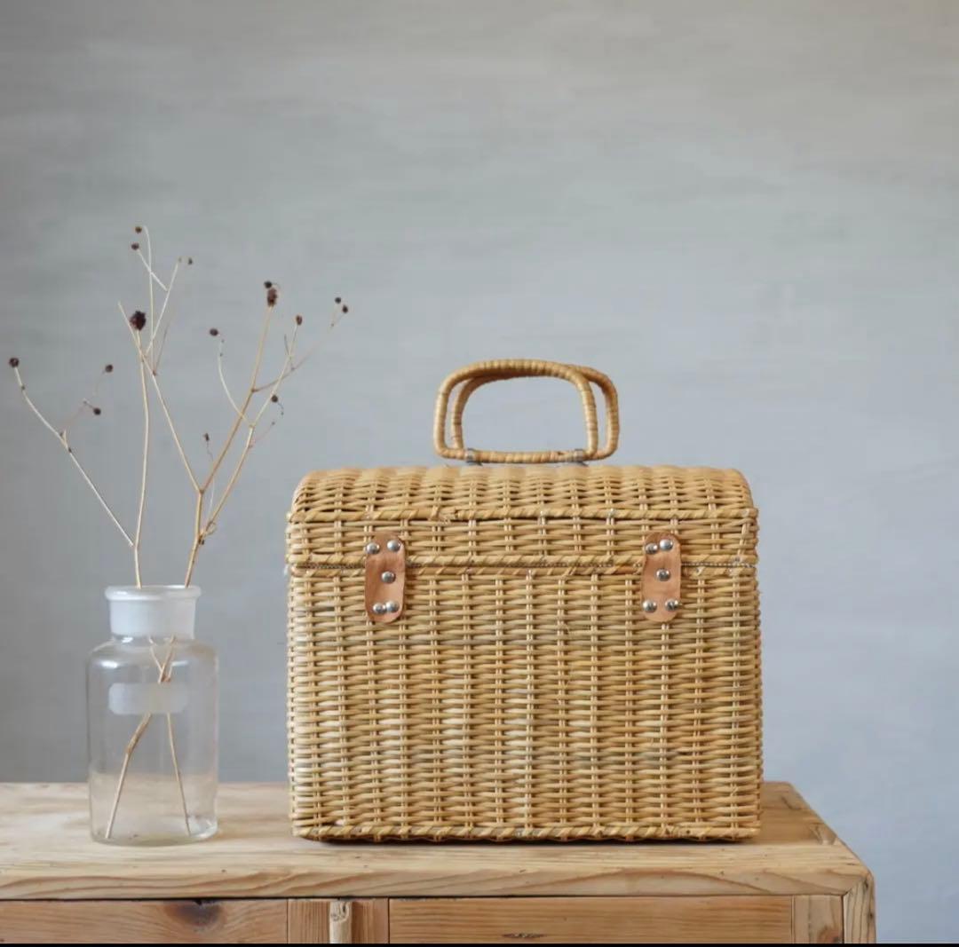 ヴィンテージ の籐あみのバスケット