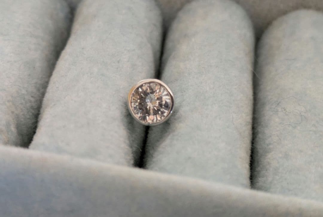 PT900　0.35カラット　ダイヤモンド　片耳　シンプル　ピアス