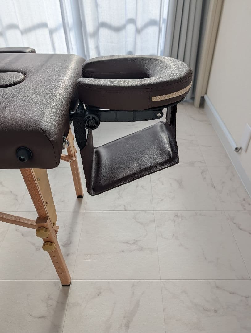 ブラウン折りたたみマッサージベッド・施術ベッド