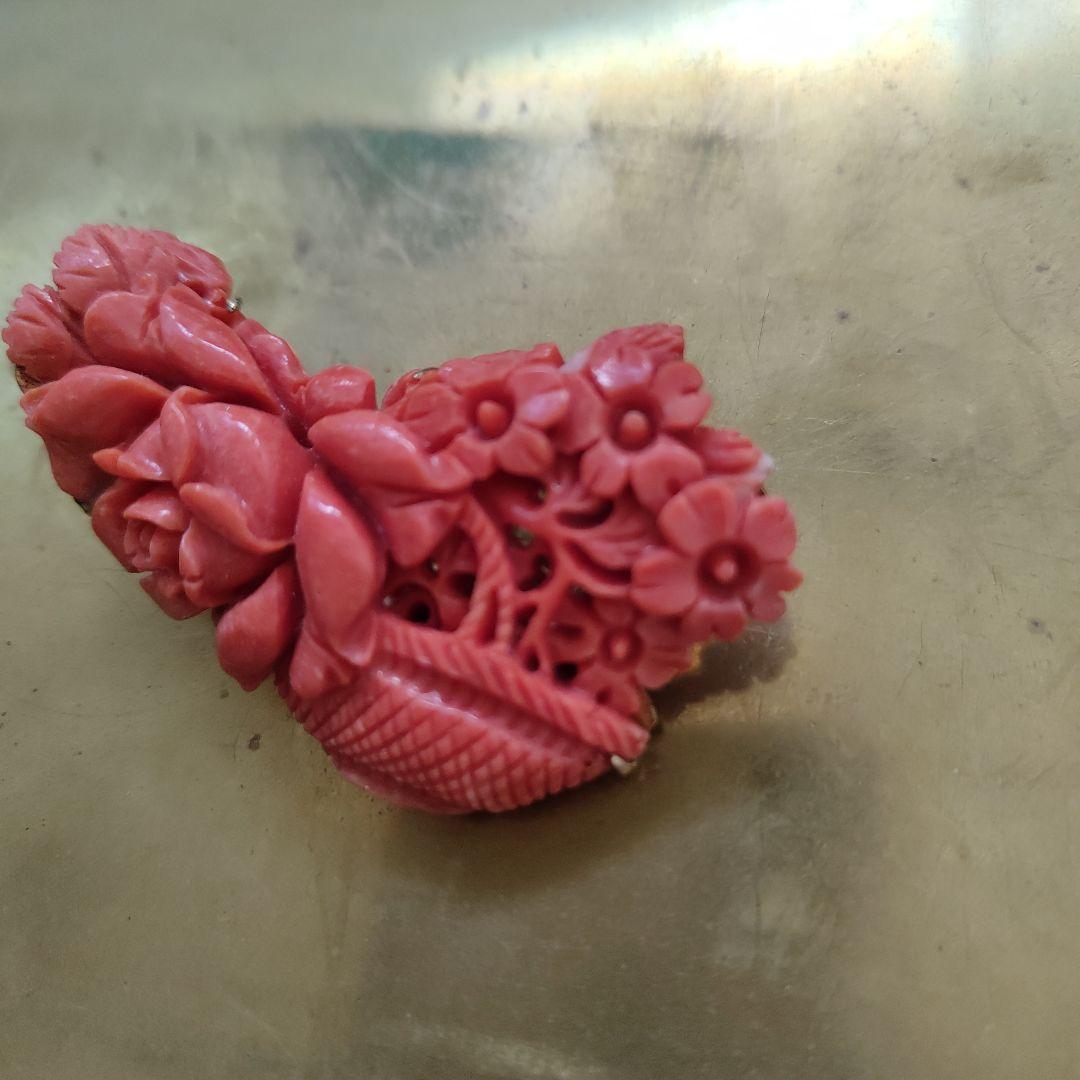 珊瑚の花かごブローチ