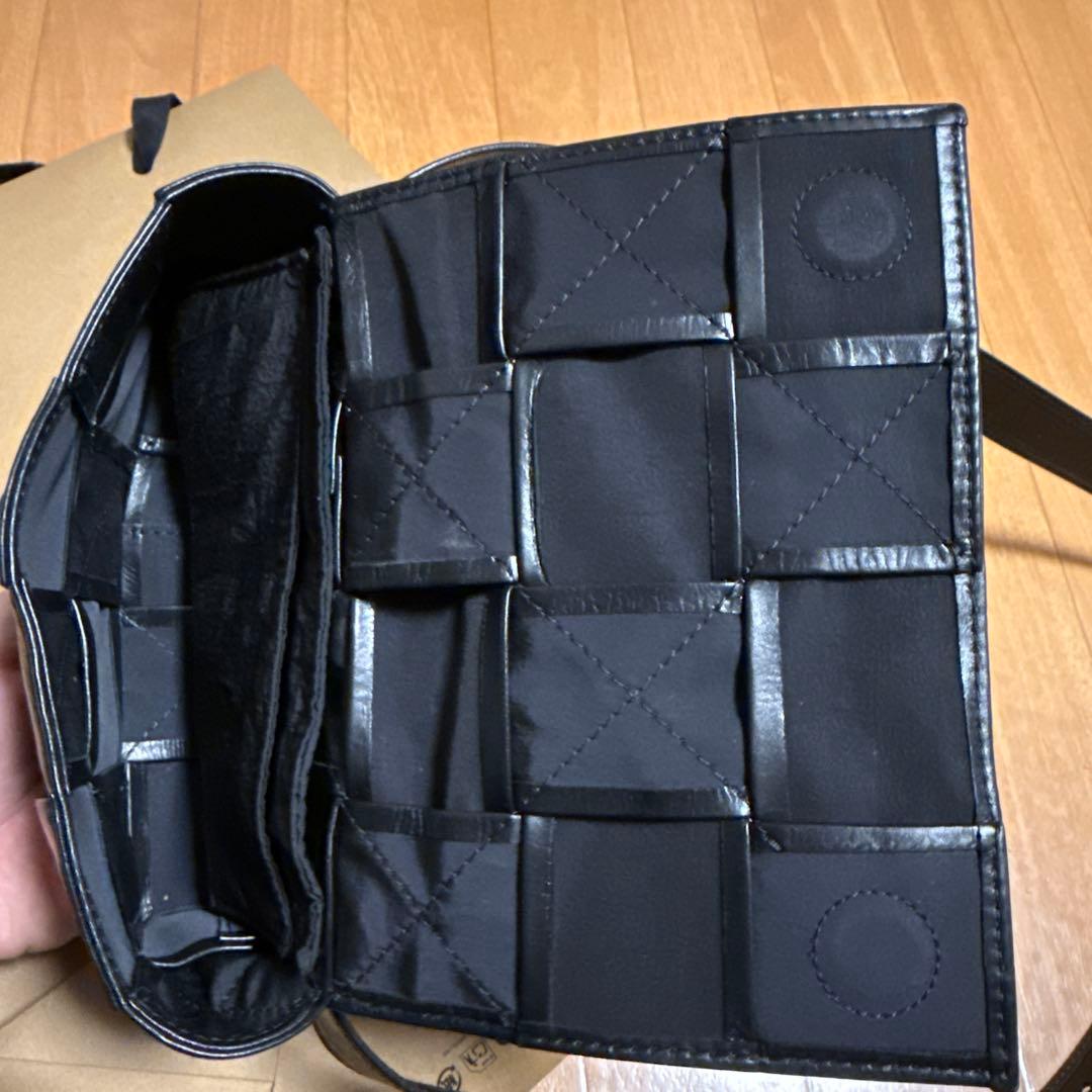 Bottega Veneta カセットショルダーバッグ　ブラック