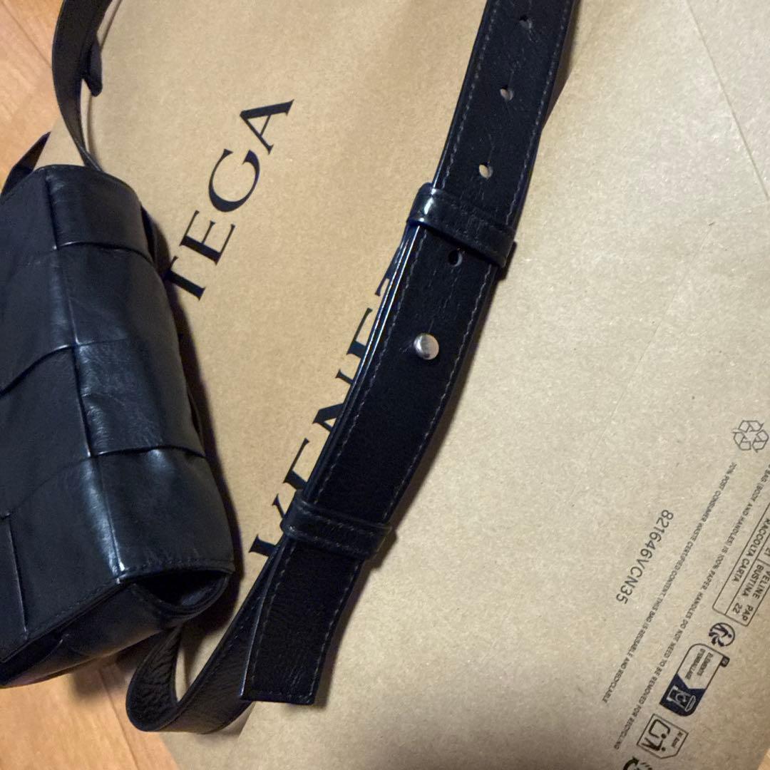 Bottega Veneta カセットショルダーバッグ　ブラック