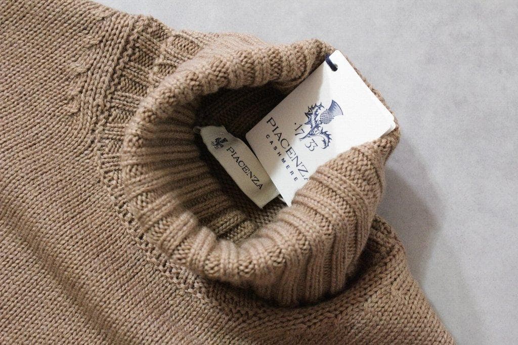 PIACENZA★新品６万円程度 ピアチェンツァ ウールタートル ベージュ50