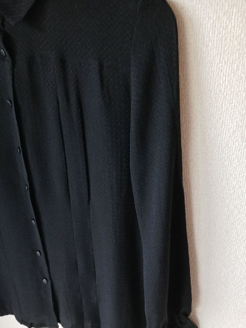 クリスチャン・ディオールプレタポルテ　シルク１００%長袖プリーツブラウス