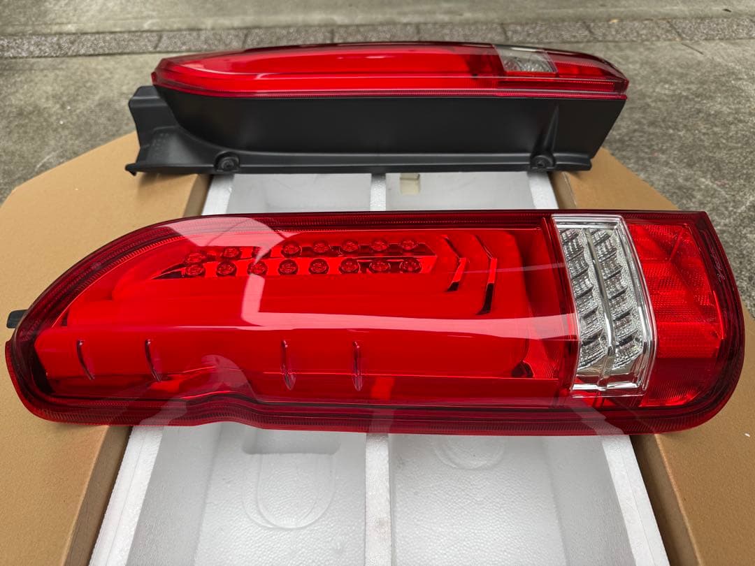バレンティ ジュエルLEDテールランプREVO TYPE3 ハイエース