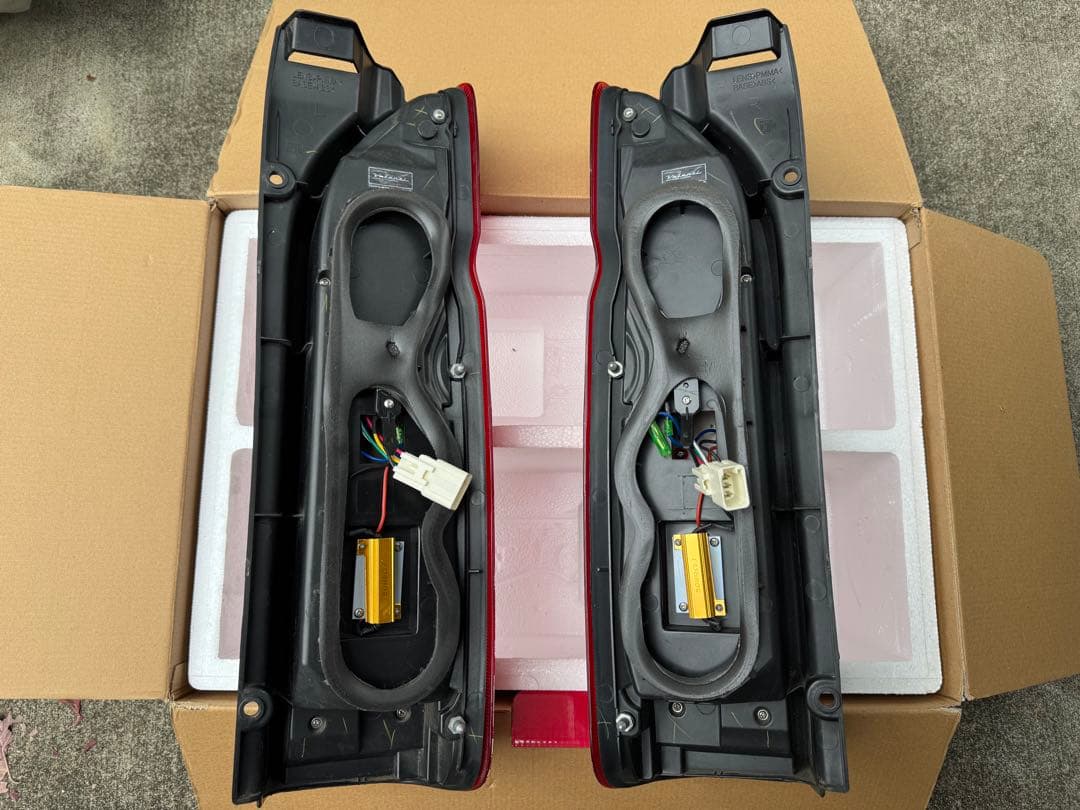 バレンティ ジュエルLEDテールランプREVO TYPE3 ハイエース