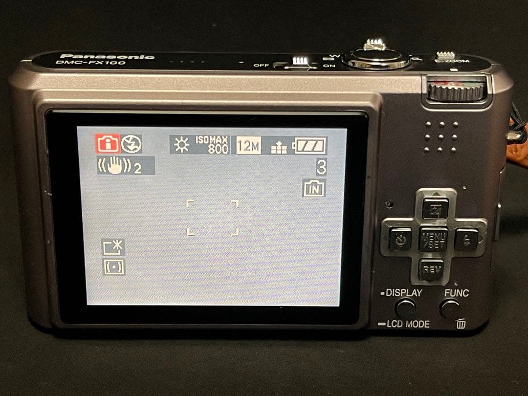 【極美品】LUMIX DMC-FX100 ライカレンズ搭載と付属品（作動確認済）