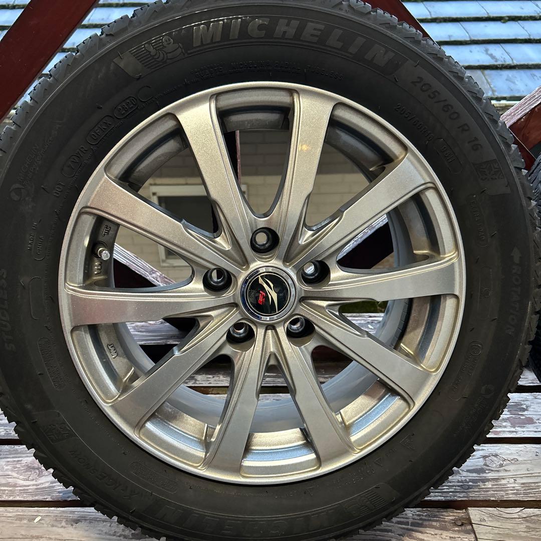 O*a様 Michelin 205/60R16 スタッドレスタイヤセット 引き取