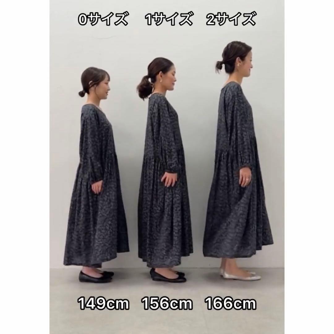 【新品タグ付】ビアズリー リーフプリントギャザーワンピース