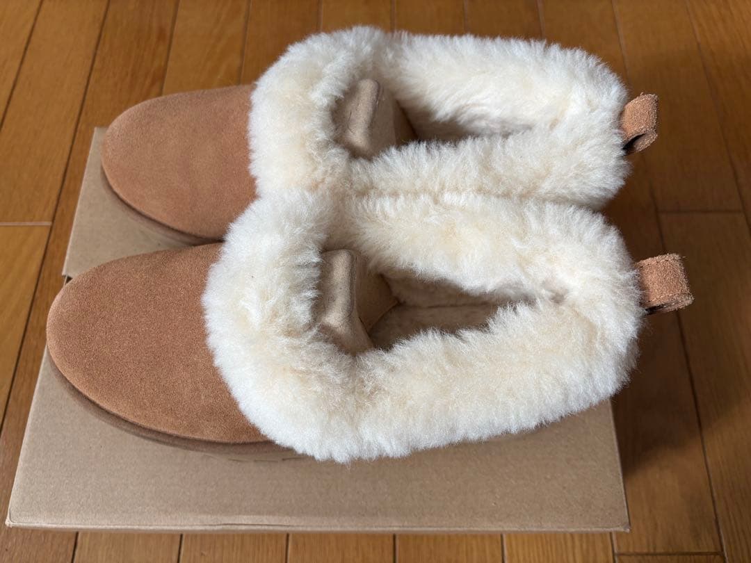 UGG ベージュ スエード ファー付きムートンブーツ