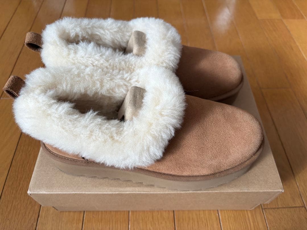 UGG ベージュ スエード ファー付きムートンブーツ