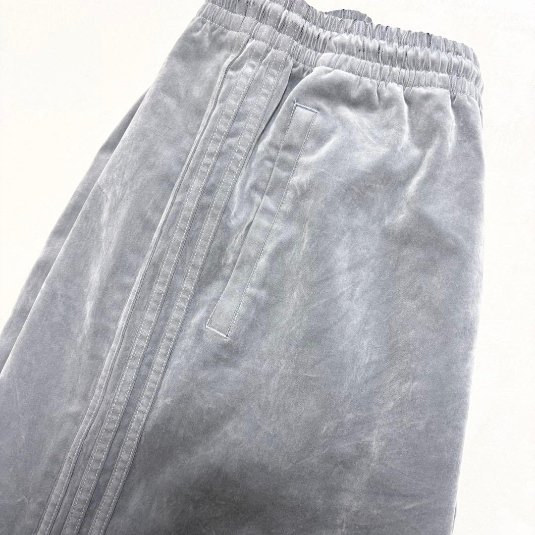 新品タグ付き★アディダス オリジナルス ベロア オーバーサイズ トラックパンツ