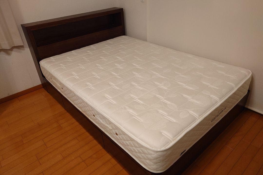 高級木製ベッドフレーム（ダブル）【定価38万円(税抜)／銀座・大塚家具購入】