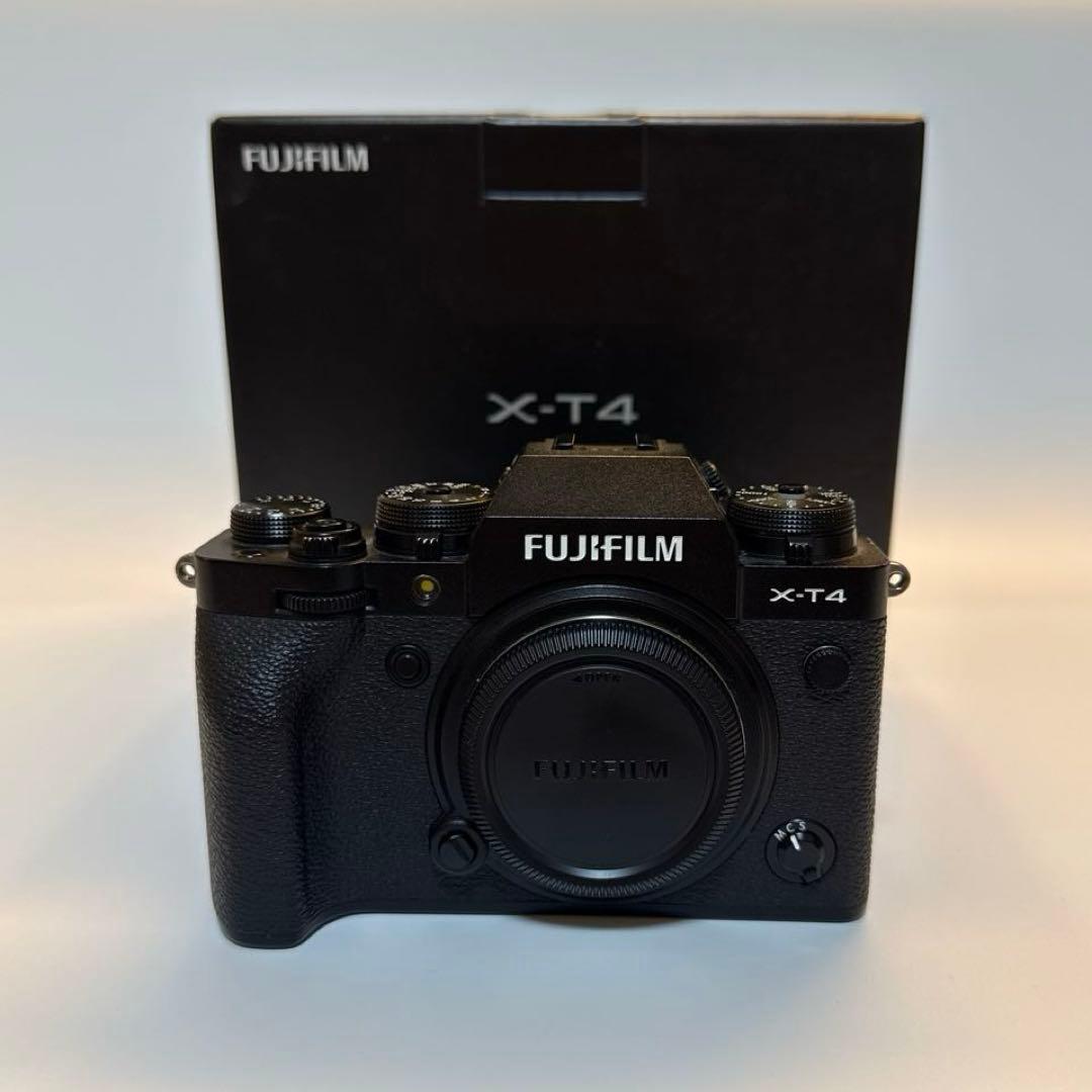 【極美品】FUJIFILM X-T4 ボディ [ブラック] ＋純正バッテリー2個