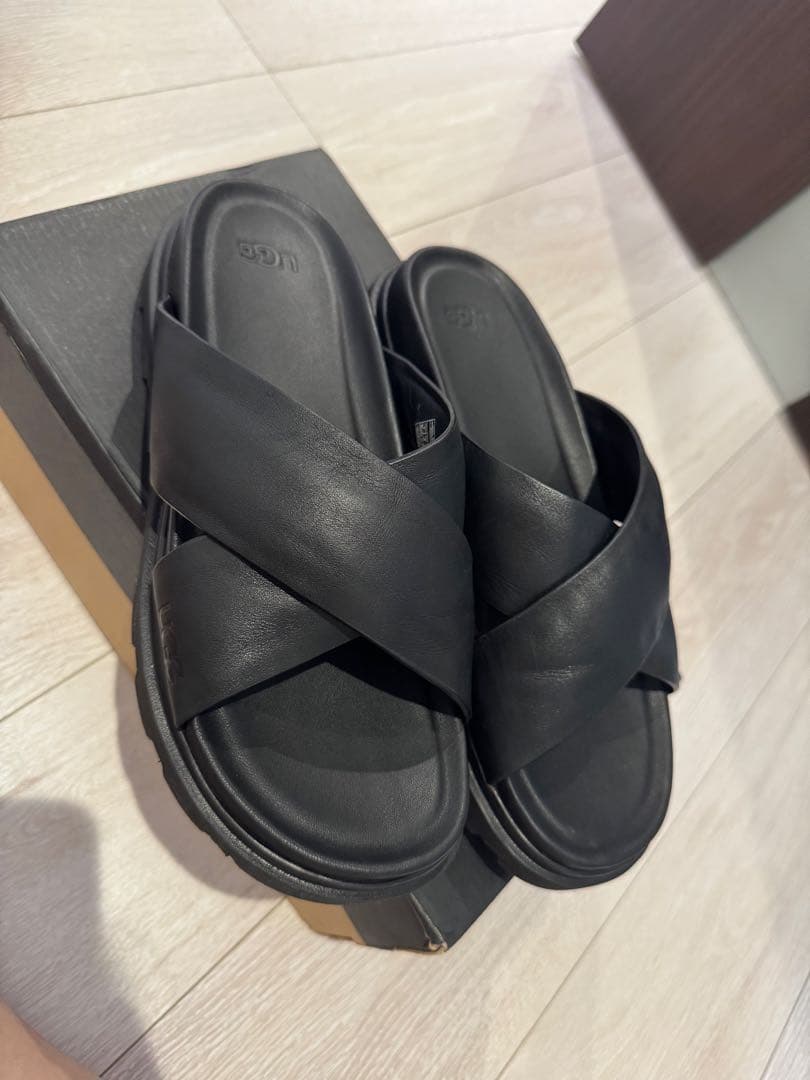 ★UGG★Capitola Cross Slide メンズ クロスサンダル