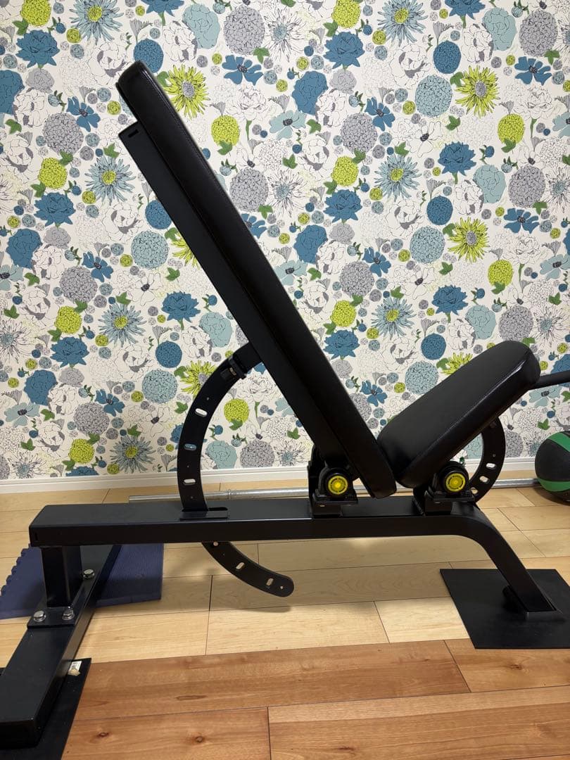 アジャスタブルベンチ