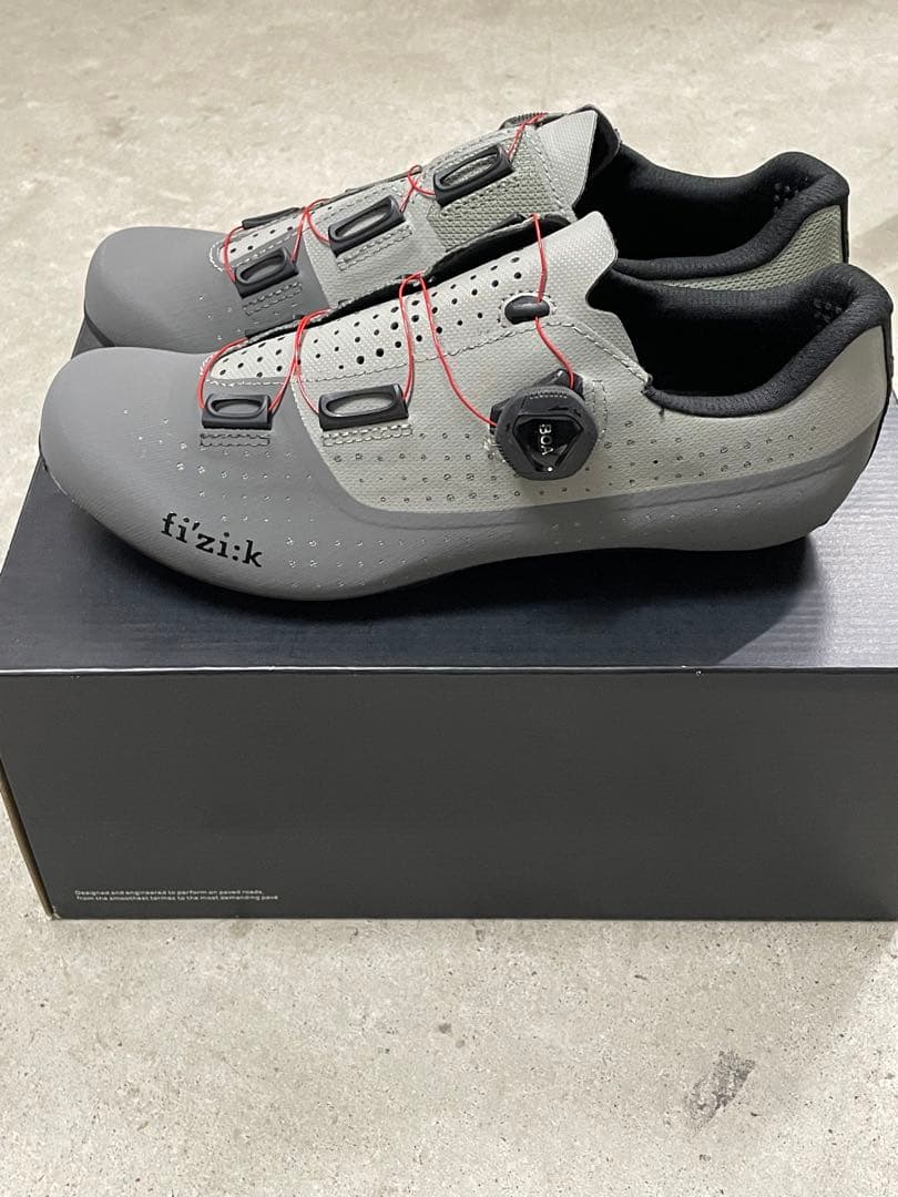 T*y様 fizik テンポオーバーカーブＲ4 グレー/レッド