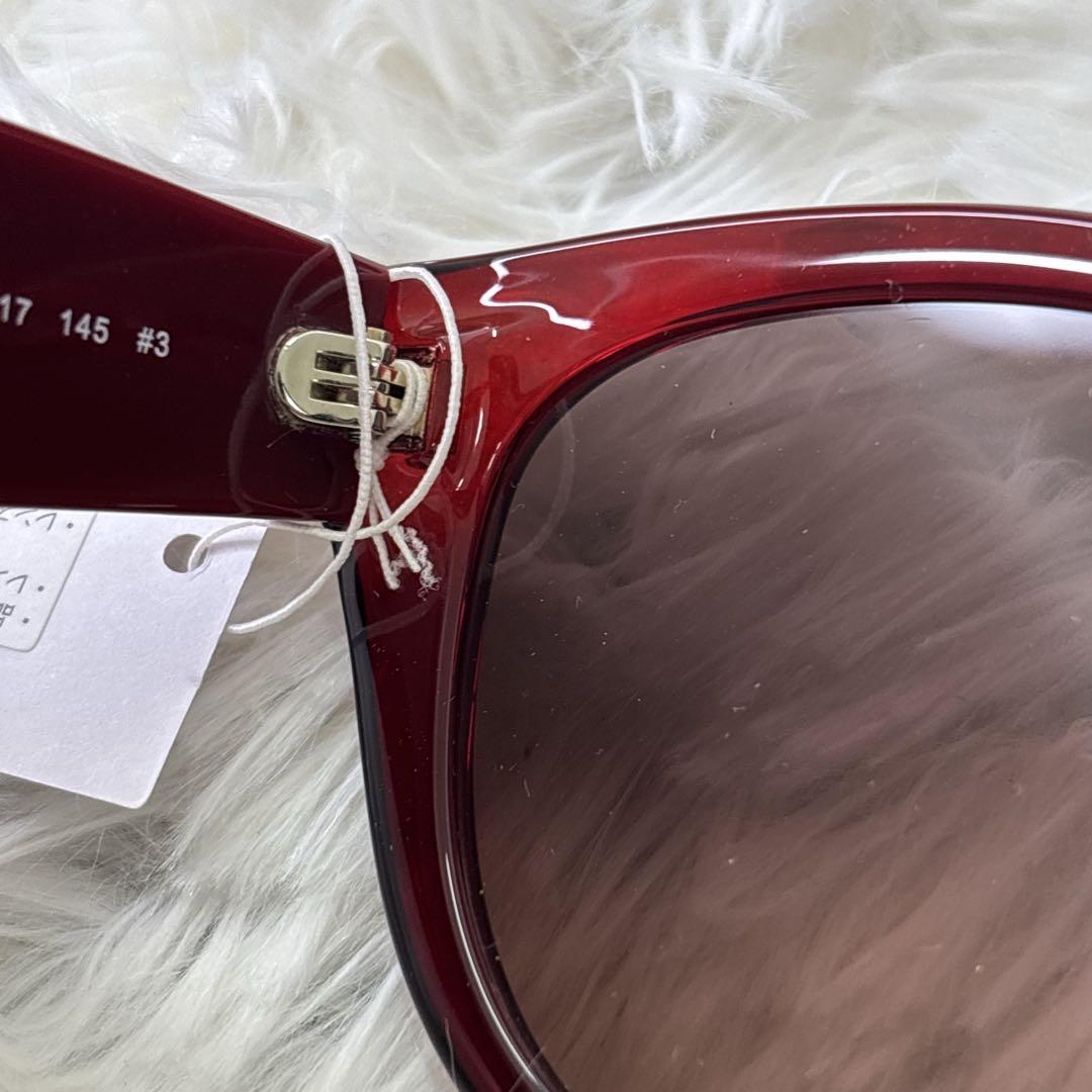 未使用品　Ferragamo レッド キャットアイ サングラス　レディース