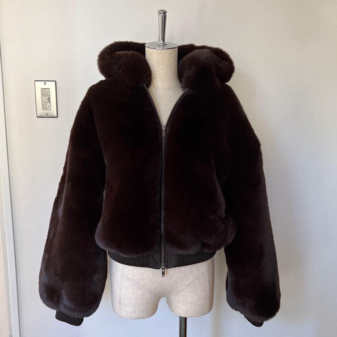 【最終値下】twiceモモ新品SKIMS FUR ZIP UP JK (S)