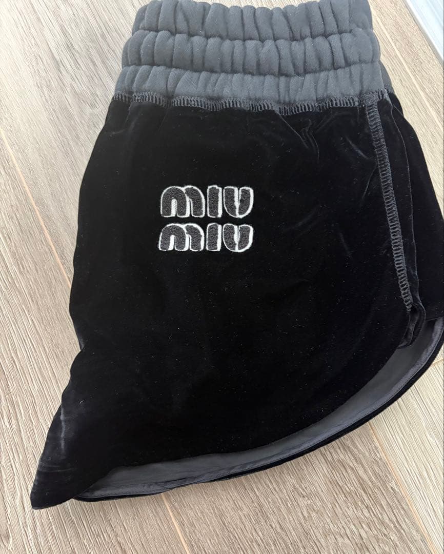 miu miu ミュウミュウ　ベロアショートパンツ