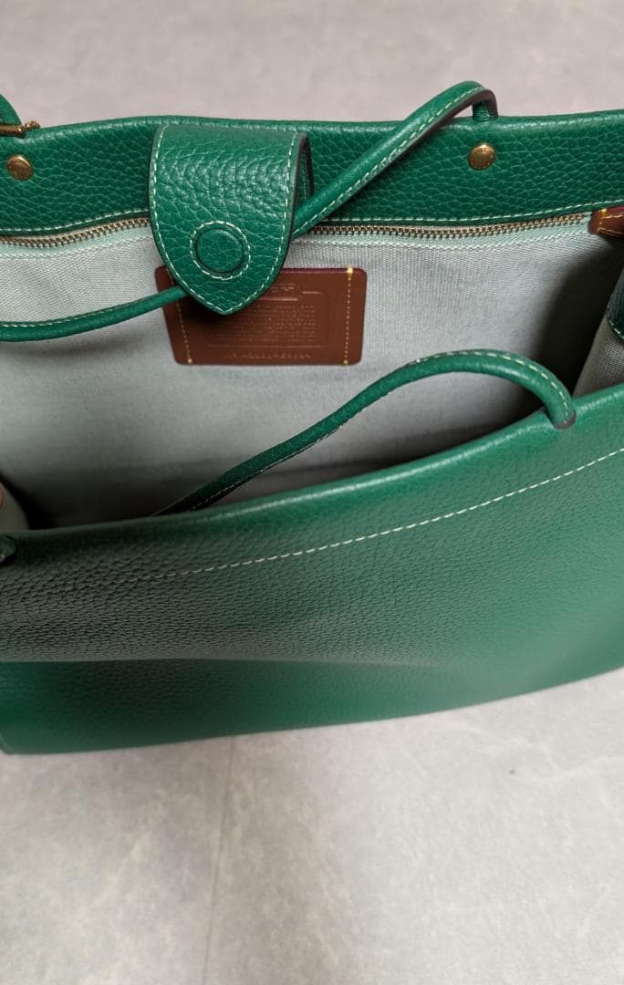COACH グリーン レザー バッグ ストラップ付き