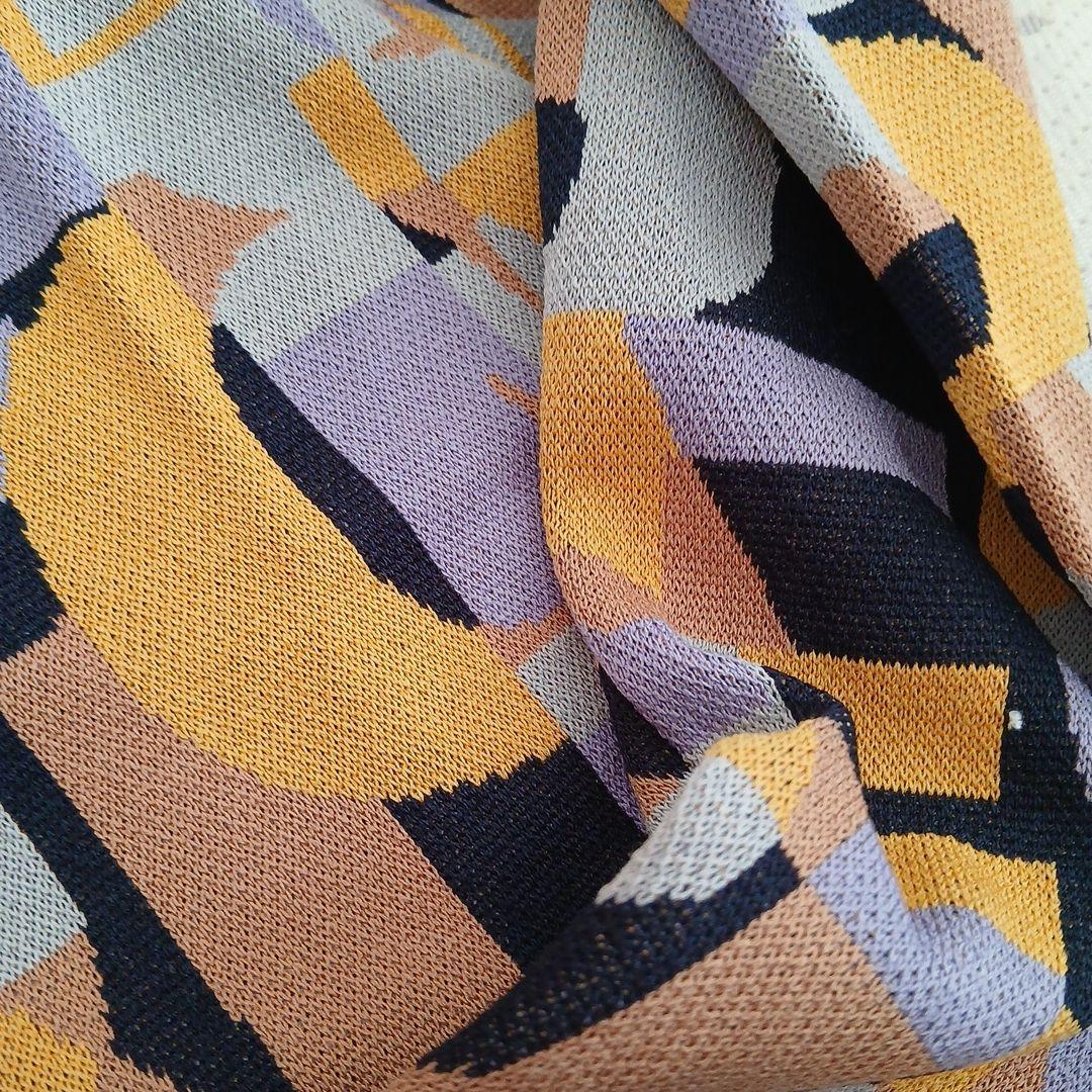 レザレクションRESURRECTIONの防風ニット