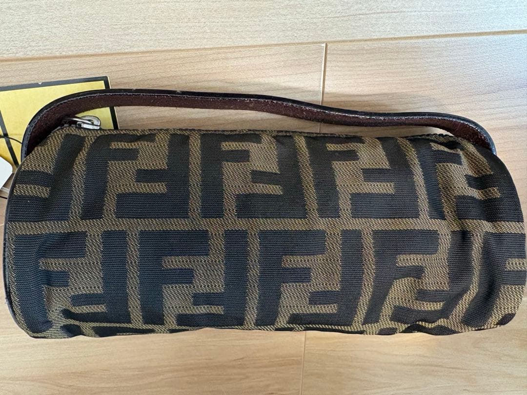FENDI ロゴデザイン ミニハンドバッグ ポーチ