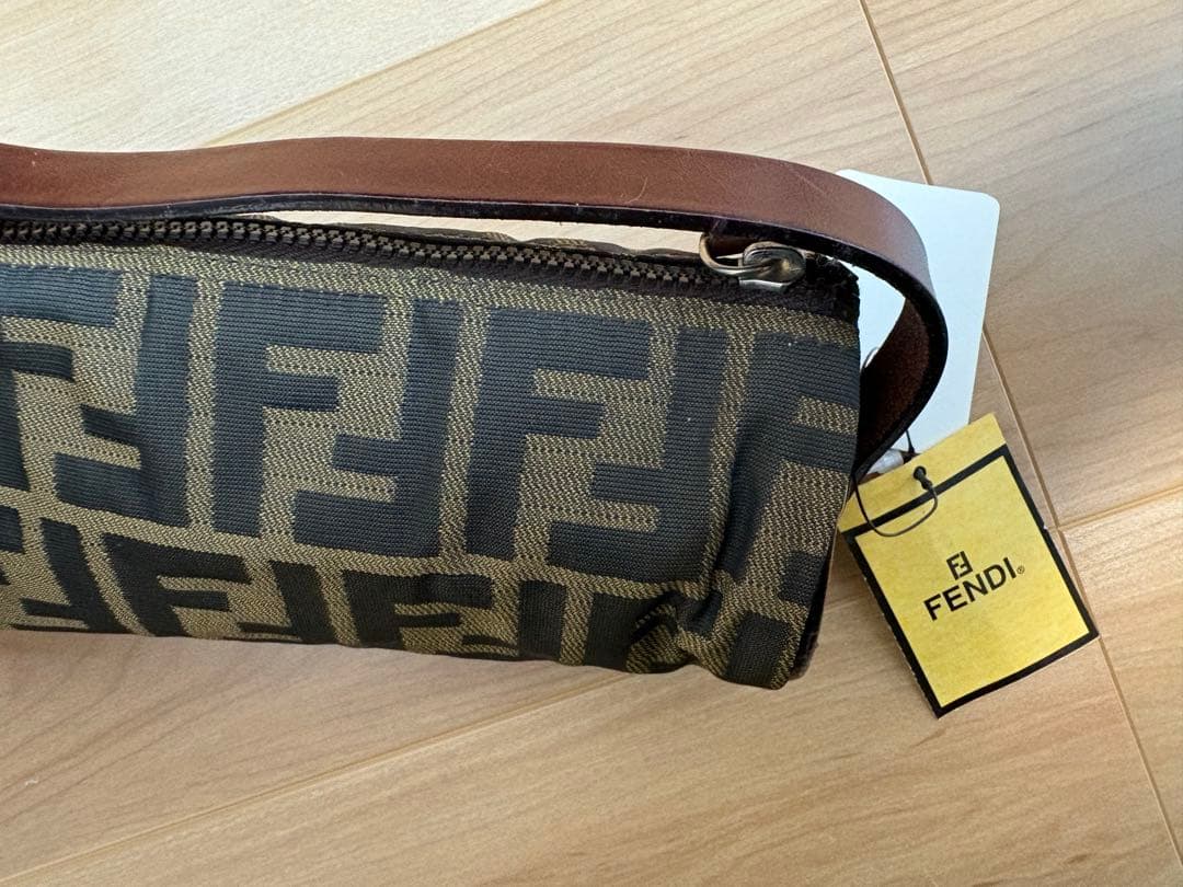 FENDI ロゴデザイン ミニハンドバッグ ポーチ