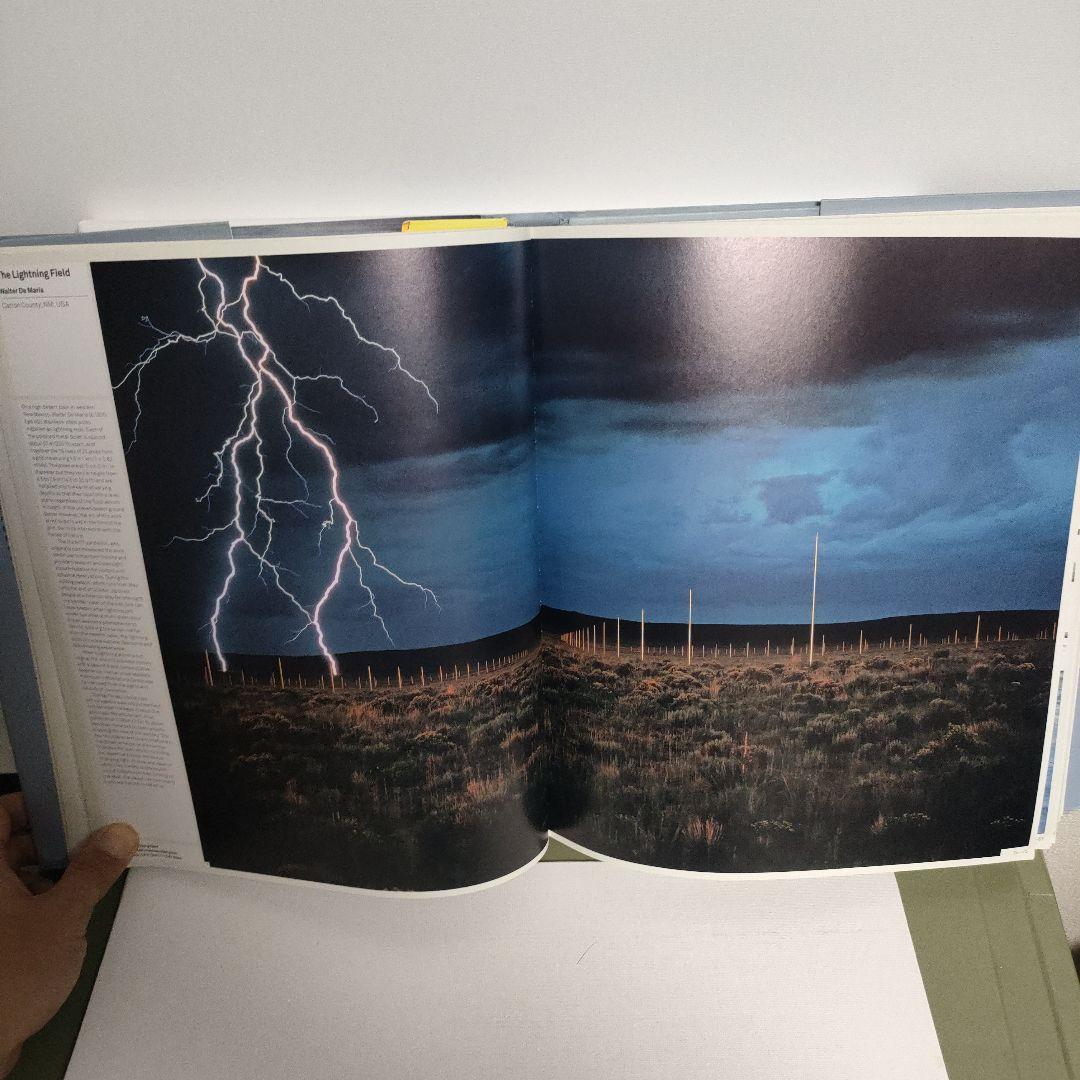 洋書 Art & Place: Site-Specific Art