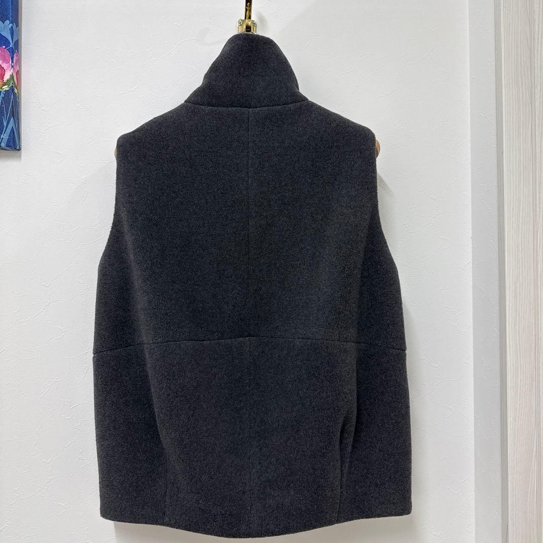 ダークグレー ベスト／ETRE TOKYO