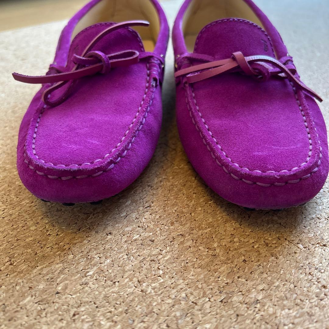 TOD'S パープル スエード ローファー極美品ほぼ未使用　ドライビングシューズ