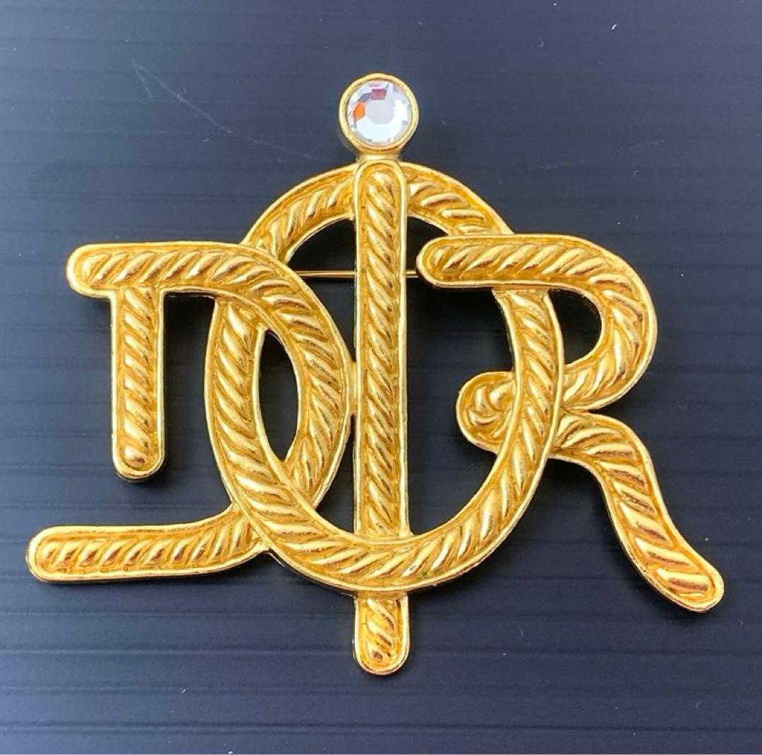 DIOR ディオール ブローチ ストーン アクセサリー ロゴ エンブレム