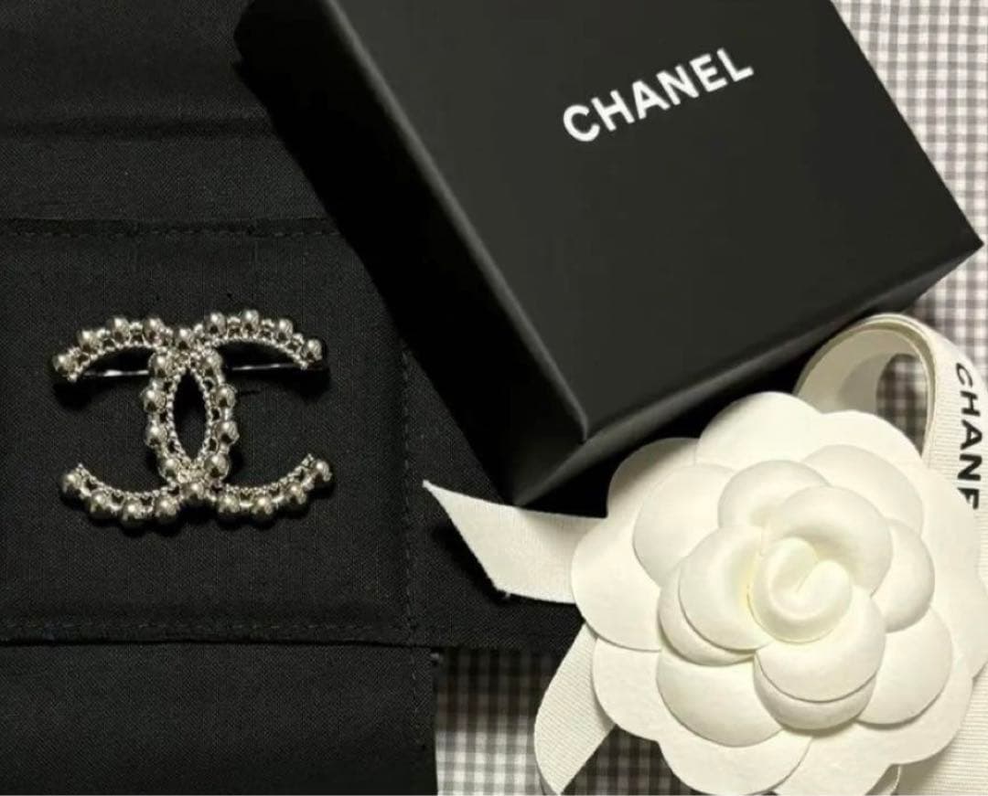 18時まで 新品 CHANEL ココマーク ブローチ 銀色