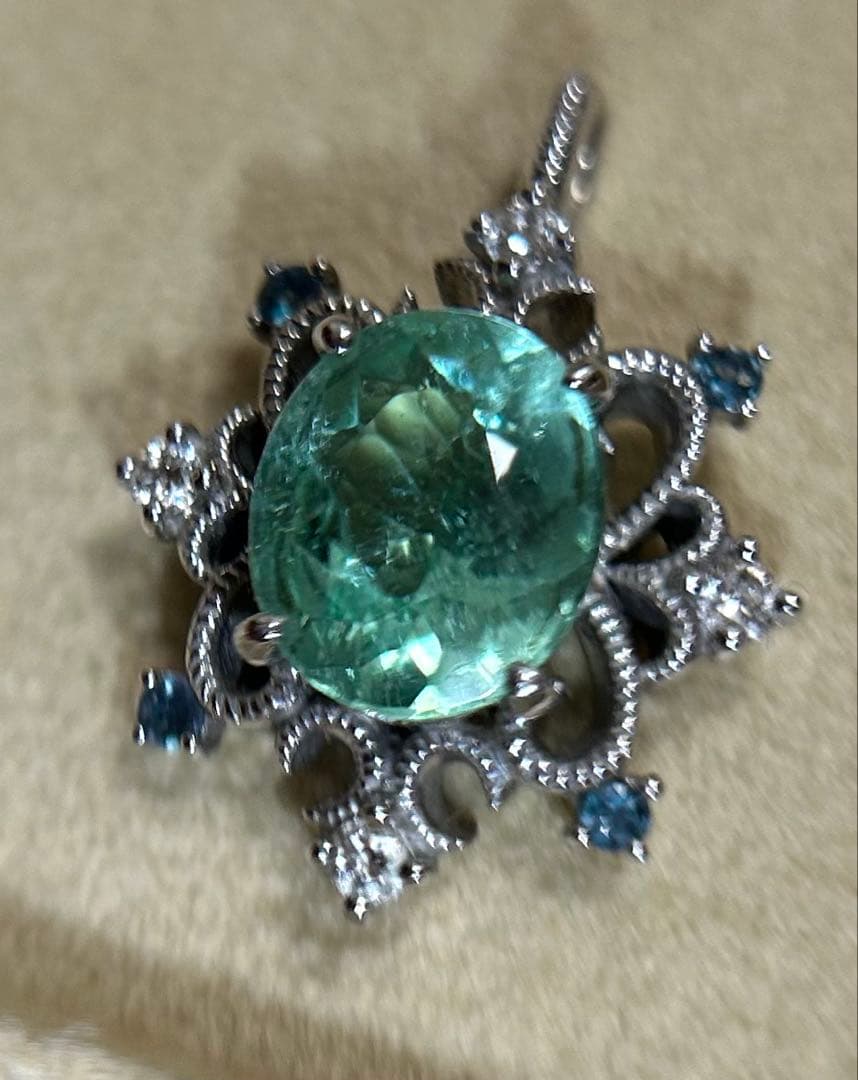 ベーネベーネ　K18WG トルマリンペンダント