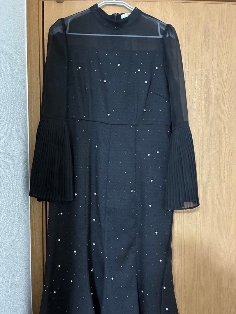 【Leja】パールビジュー付きマーメイドシルエットワンピース　Mサイズ
