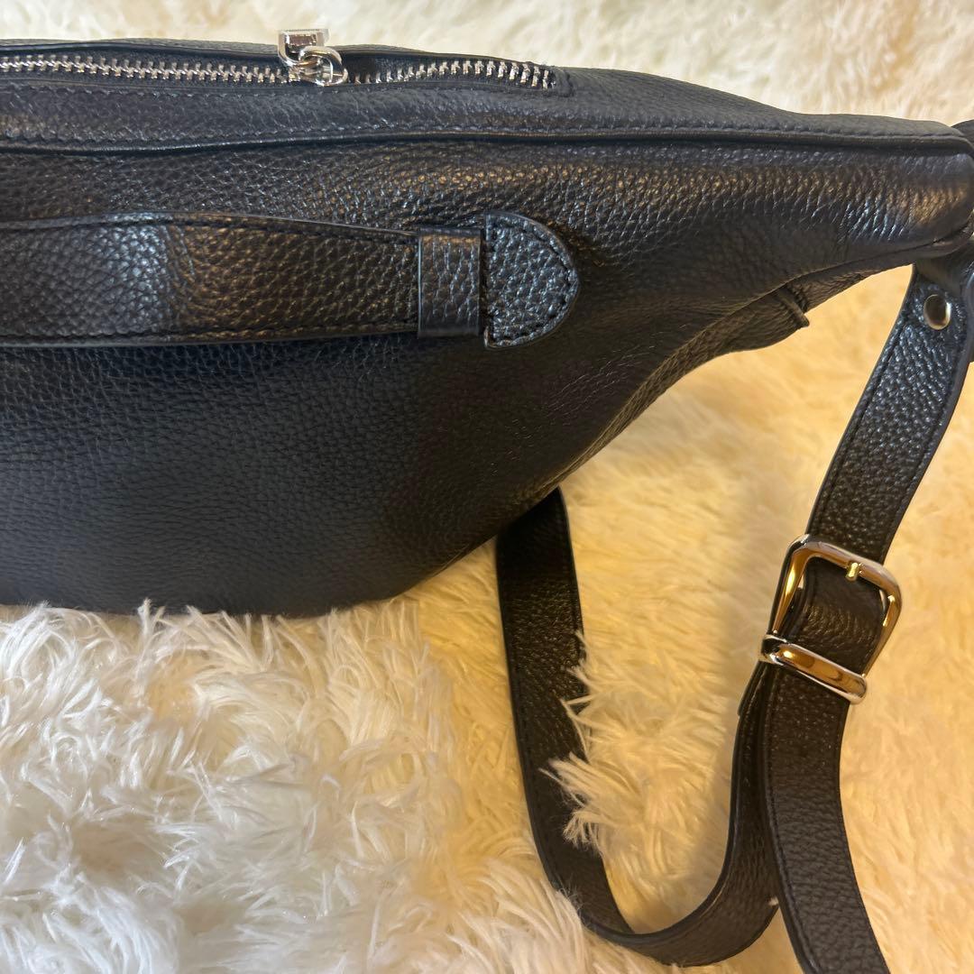 【極美品】nouer ヌエール　レザー　クロスボディバッグ　ブラック