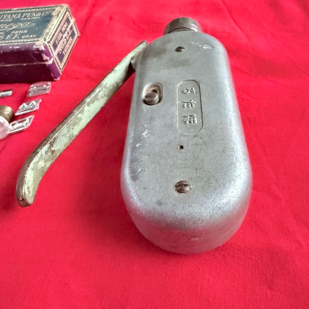 ￼ 2245様感謝‼️貴重な史料‼️「ほたる灯」旧日本軍特許ほたる懐中電灯➕電球部品