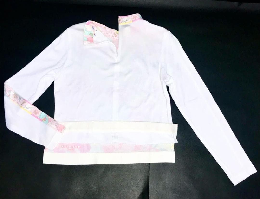 レオナール★スパンコール付き 上品トップス 38 白地にピンク系の花柄