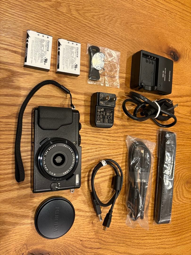 Fujifilm X70 コンパクトデジタルカメラ