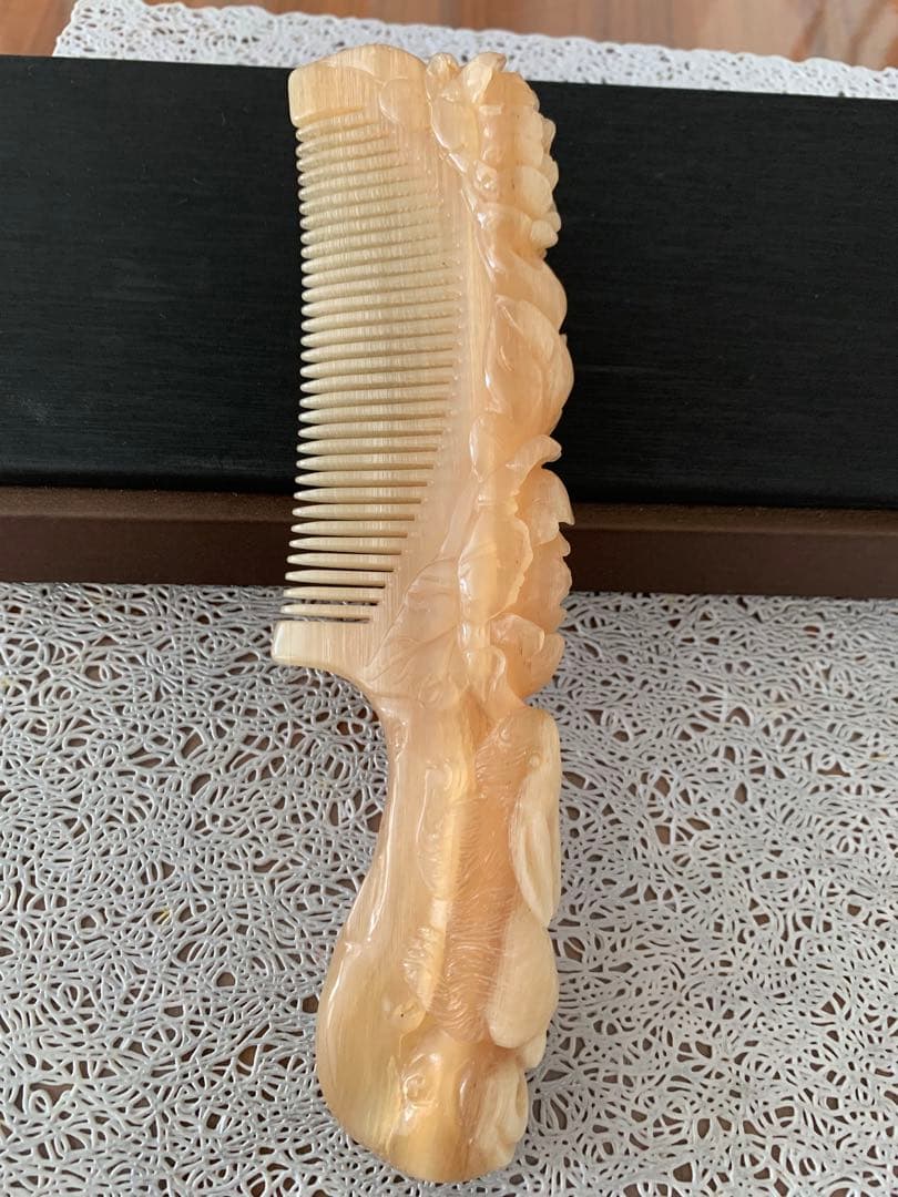 F-154天然　高品質羊角　うさぎフラワー彫り　頭皮マッサージ櫛くし　健康を守る