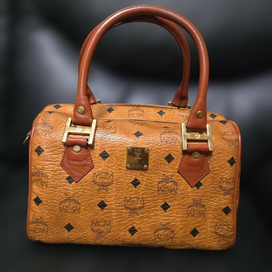 MCMロゴ入りブラウンレザー　ボストンバッグ　ハンドバッグ