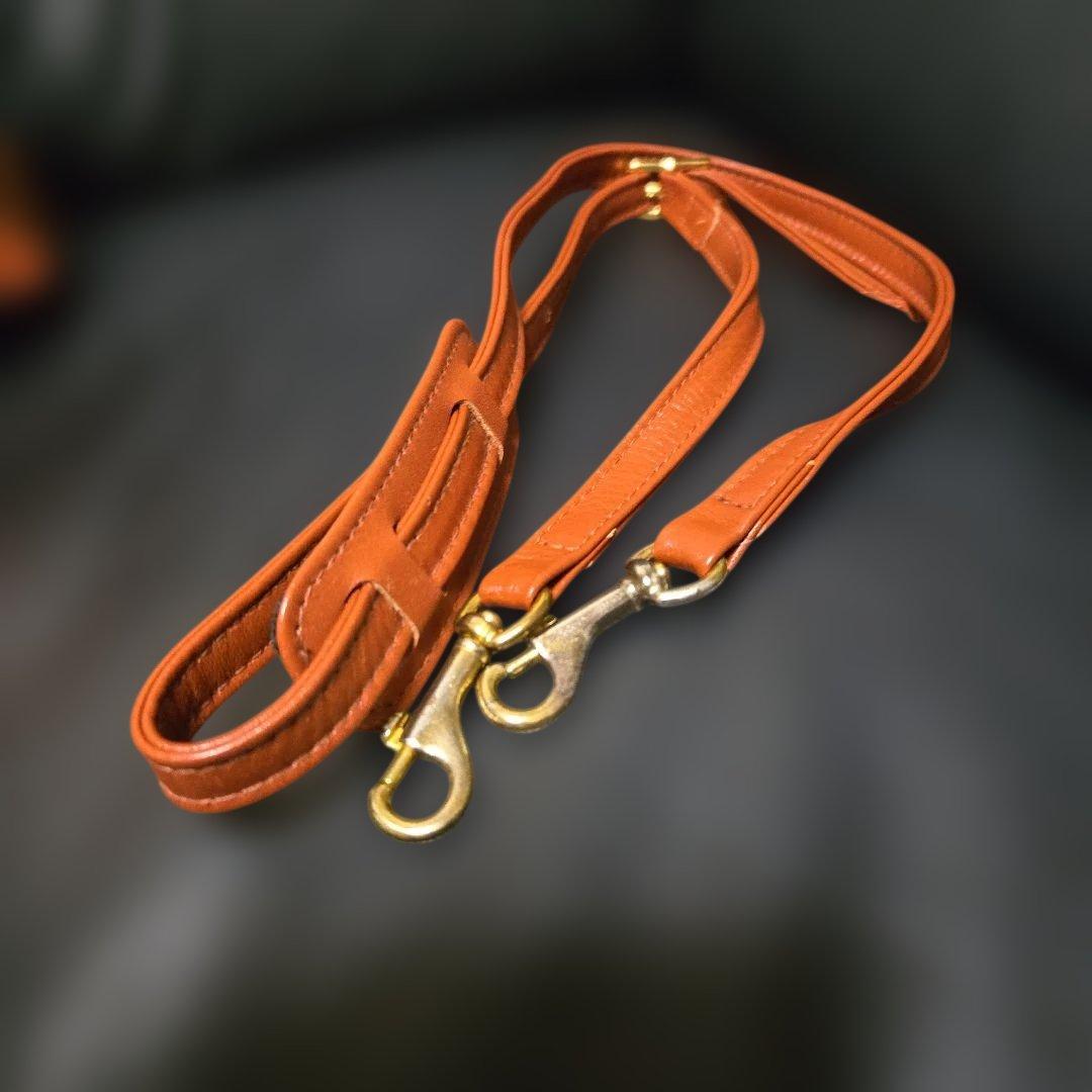 MCMロゴ入りブラウンレザー　ボストンバッグ　ハンドバッグ