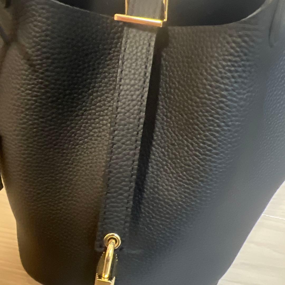 本革✨高級　キューブバッグ PM ハンドバッグ 黒　ブラック×ゴールド