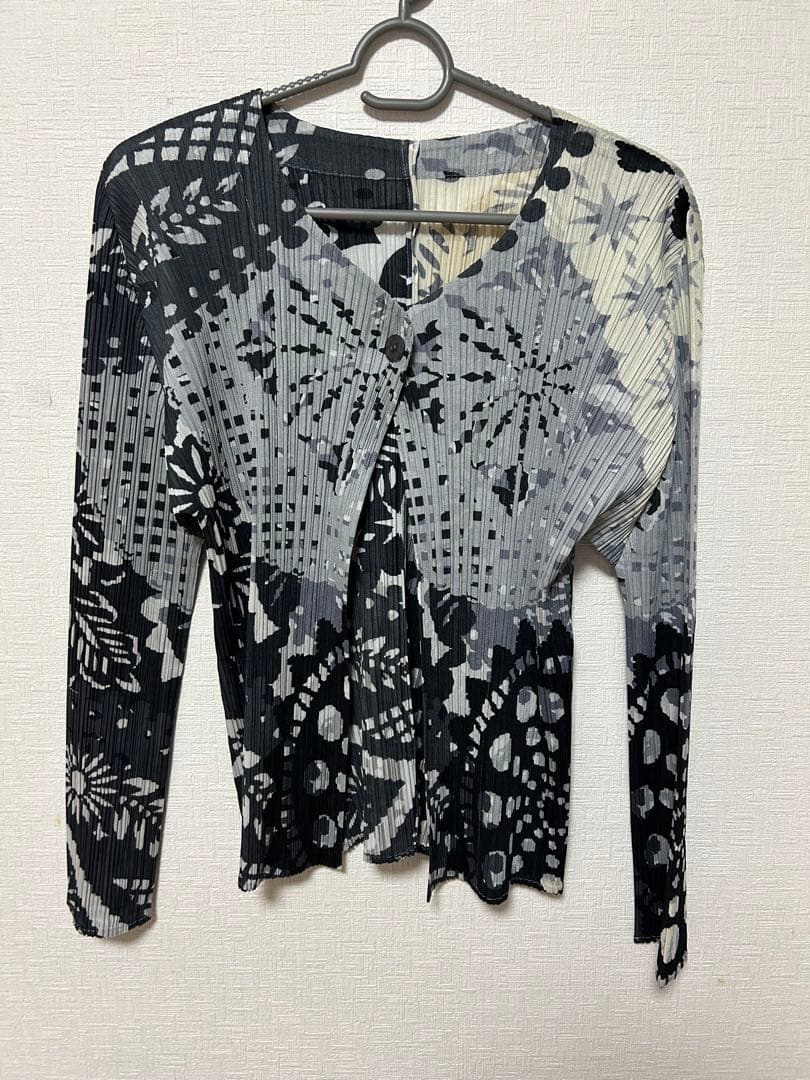 イッセイミヤケ　プリーツプリーズ　カーディガン