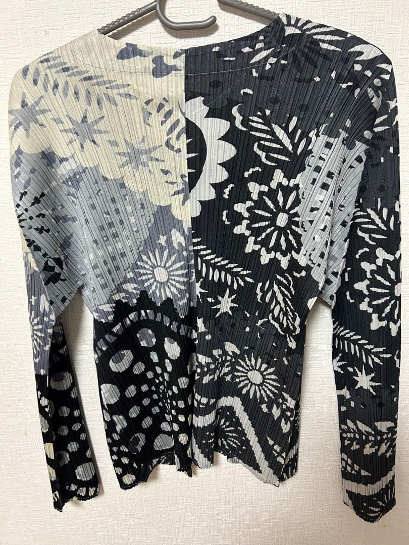 イッセイミヤケ　プリーツプリーズ　カーディガン