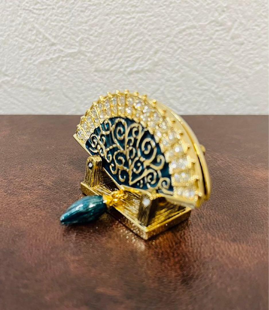 エスティローダー 練香水 イントゥイション ファン